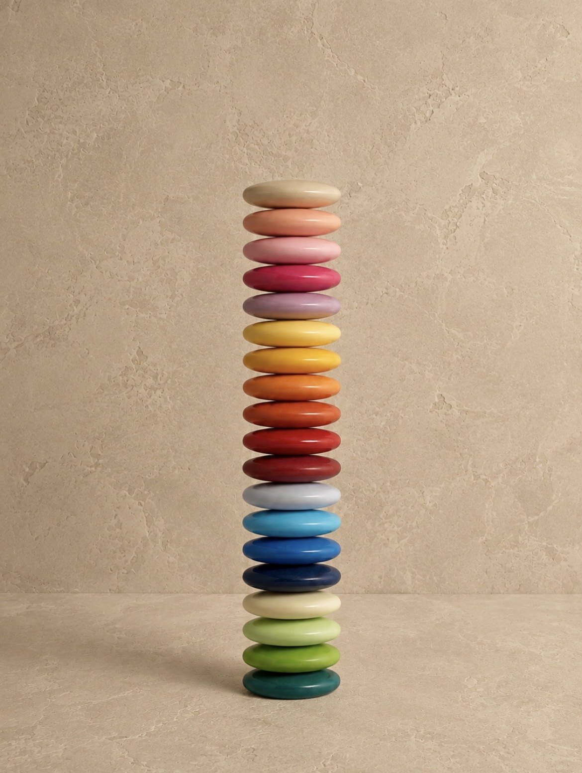 Colonne de dragées aux couleurs de la palette Dragée Paris