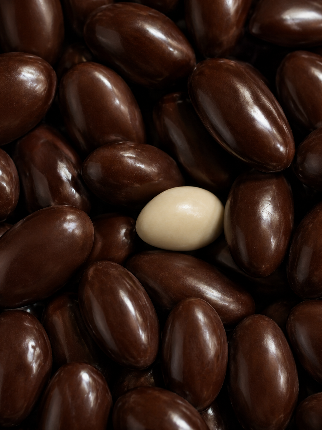 Amandes enrobées de chocolat noir et blanc, Dragée Paris